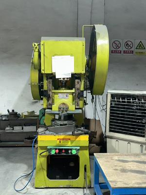Bon prix CNC Servo Punch Press 1250 kN Force for Sheet Metal Fabrication en ligne
