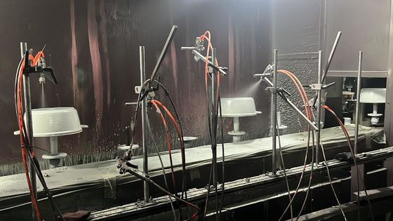 Chaîne de production automatique de Ustensiles de cuisine de revêtement de couleur machine pour la fabrication en aluminium d'ustensile