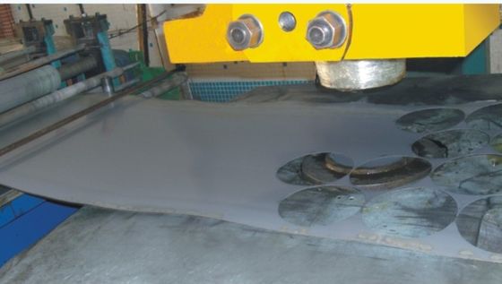 Machine de découpe à perforation à affichage LCD à haute efficacité pour le polissage des métaux