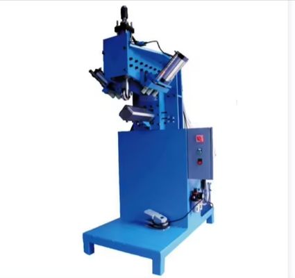 Machine à laminer latéralement à l'angle de l'évier