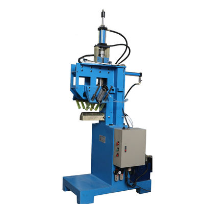 Machine de pressage à coin pour une production fluide