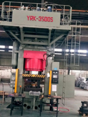 Presse hydraulique à double fond et simulation de coulée sous pression en acier en forme de fil de fer enroulé sur le réservoir de carburant
