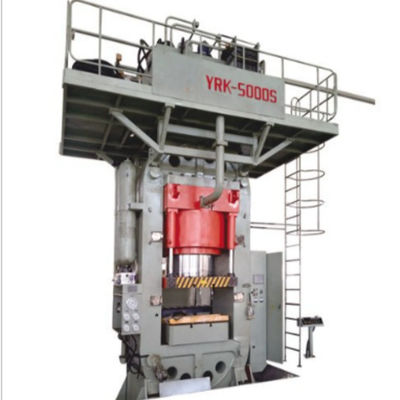 Presse hydraulique à double fond et simulation de coulée sous pression en acier en forme de fil de fer enroulé sur le réservoir de carburant