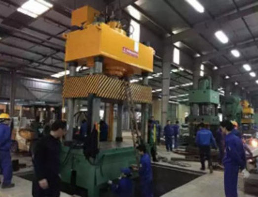 Bon prix Et une presse hydraulique de précision pour étirer des pièces métalliques de grande surface en ligne