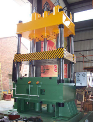 Échafaudage CNC de grande précision équipement de presse hydraulique spécialisé