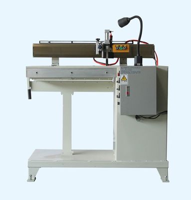 Machine de soudage automatique à commande numérique pour l'épissage des éviers en acier inoxydable