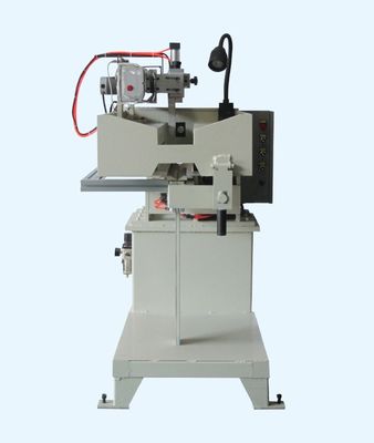 Machine de soudage automatique à commande numérique pour l'épissage des éviers en acier inoxydable