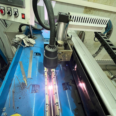 Machine de soudage de panneaux en acier inoxydable avancé pour évier artisanal commercial avec technologie de soudage TIG de précision