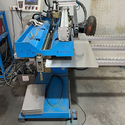 Bon prix Stable durable et rapide 316 acier inoxydable plaque métallique plat panneau droit machine de soudage à couture en ligne