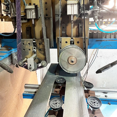 Machine de meulage à couture droite à joints rapides de plaque supérieure CNC pour le traitement manuel des éviers