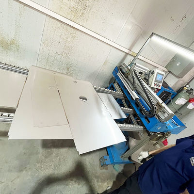 Machine de soudage de panneaux en acier inoxydable fiable pour éviers faits à la main dans les ateliers industriels et les projets résidentiels