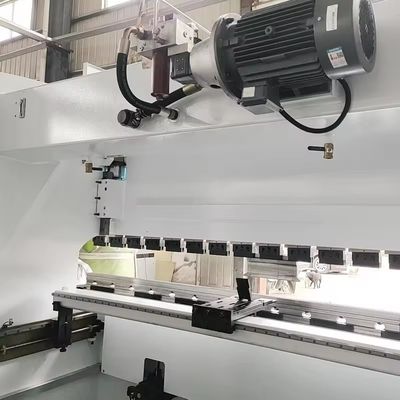 Machine de pliage à ligne d'eau intelligente multifonctionnelle 30T/60T pour feuille de métal Matel