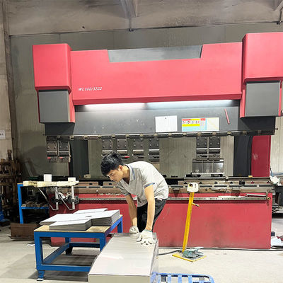 Machine de pliage de tôles d'acier inoxydable à découpe de plasma CNC de précision pour éviers faits à la main haut de gamme