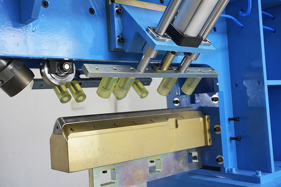 La machine de pressage de coins et de coutures avancée et efficace pour les éviers de cuisine en acier inoxydable