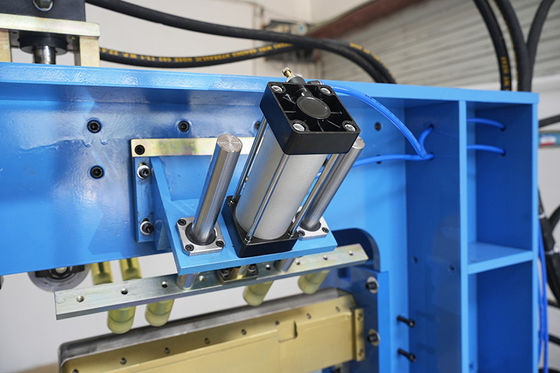 Machine de pressage de coin et de couture précise pour cuisine en acier inoxydable évier fait à la main