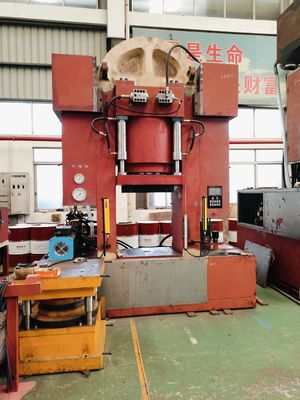Fabrication d'équipements de presse hydraulique pour l'enroulement de fil d'acier en relief de précision