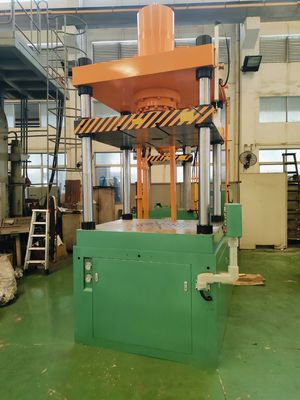 Équipement de machine de dessin en profondeur servo pour un grand secteur de composants métalliques automatisés
