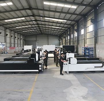 Machine de découpe laser métallique hautement efficace spécialement conçue pour les applications industrielles des éviers faits à la main