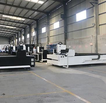 Machine de découpe laser métallique de haute performance destinée aux éviers faits à la main