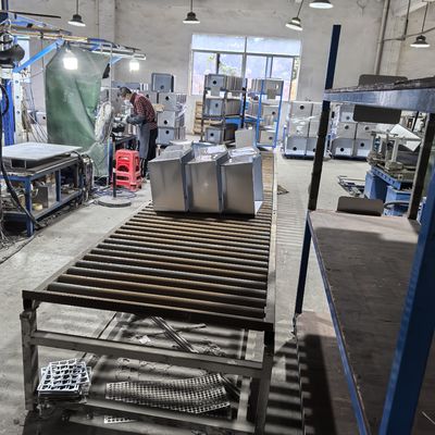 Fabrication d'équipements de ligne de production d'éviers artisanaux multifonctionnels
