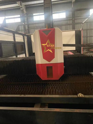 Machine de découpe laser de tôle métallique CNC de précision pour la décoration architecturale et les applications aérospatiales avec de grands équipements