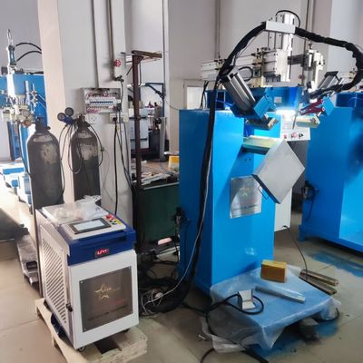 Efficacité de précision combinée à une machine de soudage CNC à coin rond pour cuisine en acier inoxydable