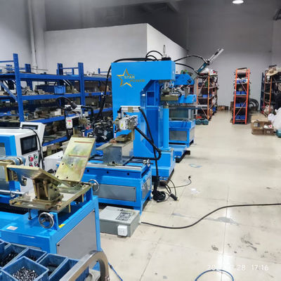 Machine de pressage à joints et à angles contrôlée par PLC pour des coutures de soudage de haute précision et lisses dans l'industrie de la cuisine