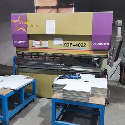 Ligne de production d'éviers de machines à plier automatiques