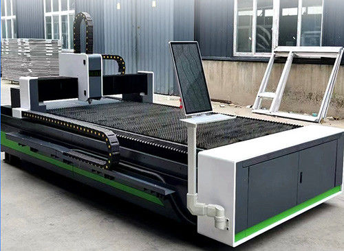 Machine automatique de découpe au laser des métaux de précision en acier inoxydable en alliage d'aluminium