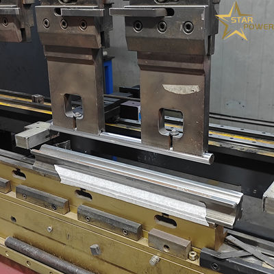 Machine de pliage intelligente de pliage à l'évier formant 1300 mm d'espacement de colonne