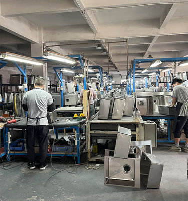 L'ensemble de la ligne de production manuelle d'évier automatique est intégrée