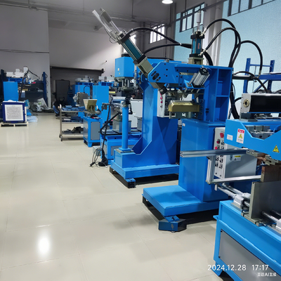 Machine de soudure de précision CNC à 4 axes (Spécialisée pour le bord intérieur des panneaux)