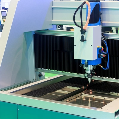 Machine de soudure de précision CNC à 4 axes (Spécialisée pour le bord intérieur des panneaux)