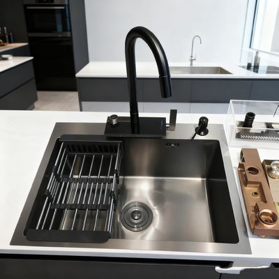 Évier de cuisine double bac en acier inoxydable de 800 mm avec finition brossée, coussinets insonorisants et drain décentré | Profondeur de bac personnalisable disponible | Jauge d'acier personnalisable disponible