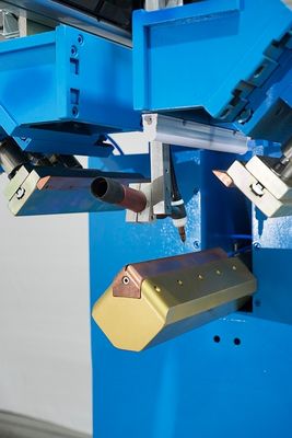 Soudeuse verticale CNC 220V 500W à pression d'air de 0,1 à 1,2 MPa pour soudage à quatre coins arrondis