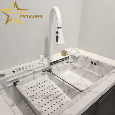 Évier de cuisine commercial fait à la main en acier inoxydable durable à deux bacs avec matériau de qualité alimentaire 304/316