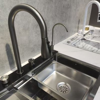 Bon prix Évier de cuisine fait à la main en acier inoxydable avec cuve en acier inoxydable 304/316 de qualité alimentaire, profondeur de 250-300 mm et épaisseur de panneau de 1,2-2,0 mm en ligne