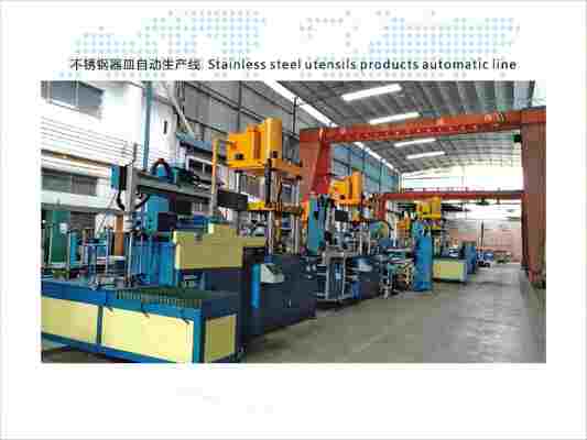 Machine automatique de fabrication de bouilloires avec une force de cylindre principal de 1500 KN, une puissance moteur de 30 KW et une table de travail de 700*880 mm² pour la production d'ustensiles en acier inoxydable