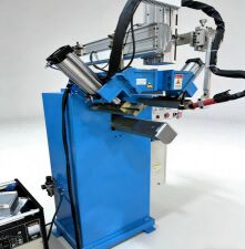 Machine à souder CNC pour coutures verticales et coins inférieurs - Machine à souder spéciale
