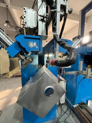 Appareil de pressage de coin inférieur de lavabo de cuisine pour une efficacité accrue