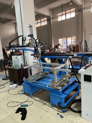 Machine spéciale de soudage CNC multi-axes pour la fabrication d'éviers de cuisine