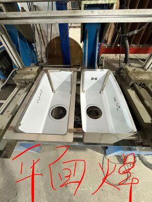 Machine de soudage à couture droite avancée pour la production d'éviers de cuisine